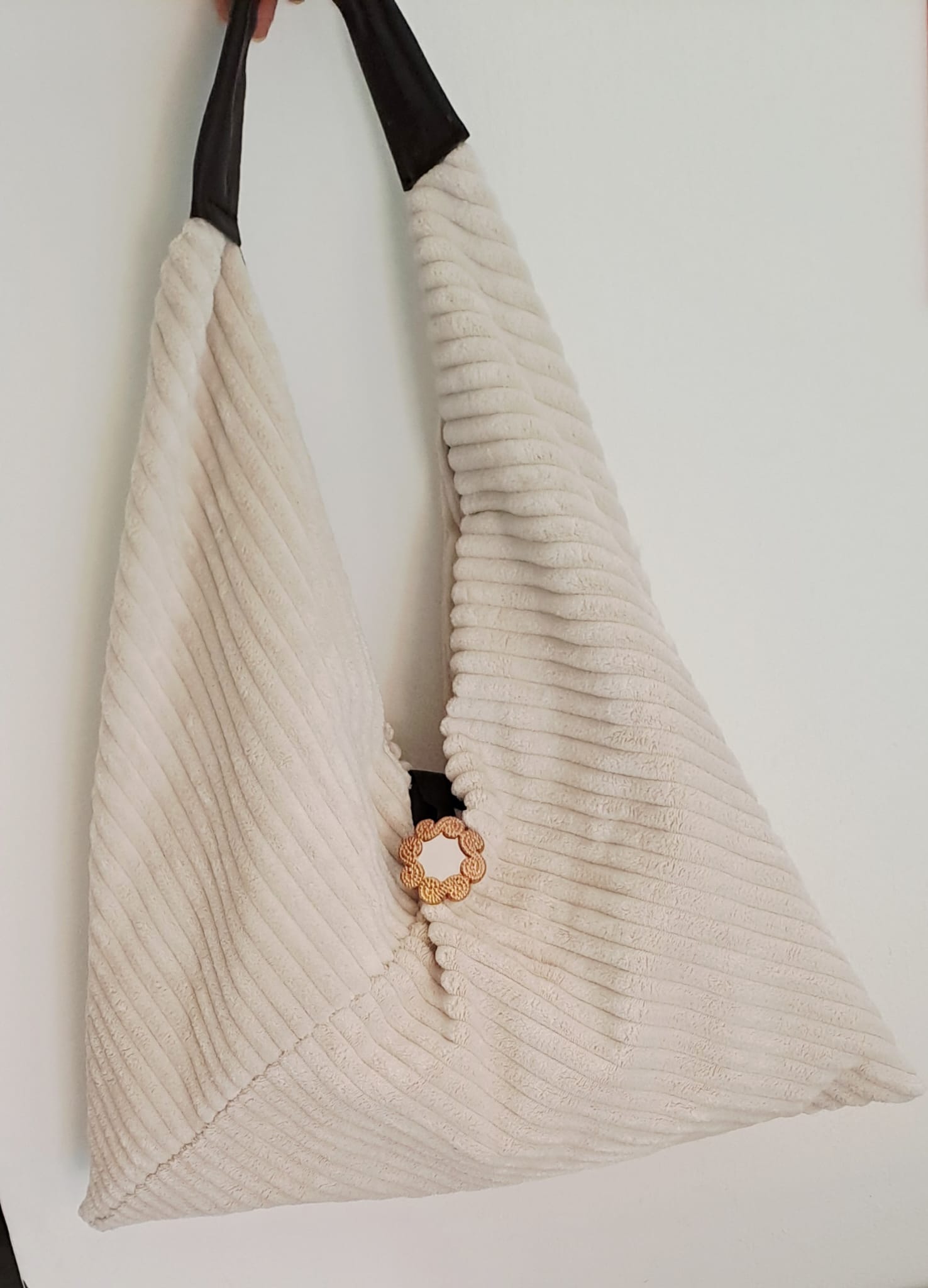 Borsa in velluto con manico in pelle e bottone gioiello - immagine 2