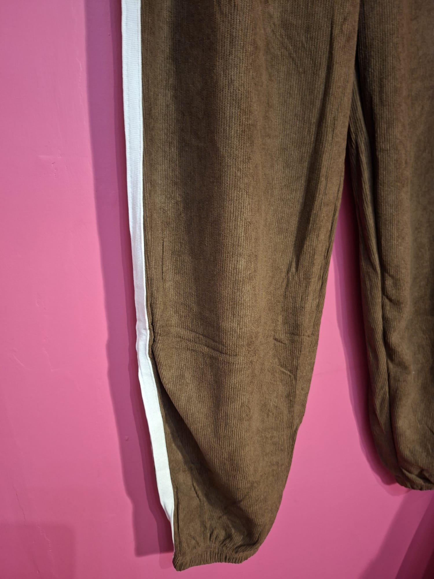 Pantalone vellutino marrone - immagine 2