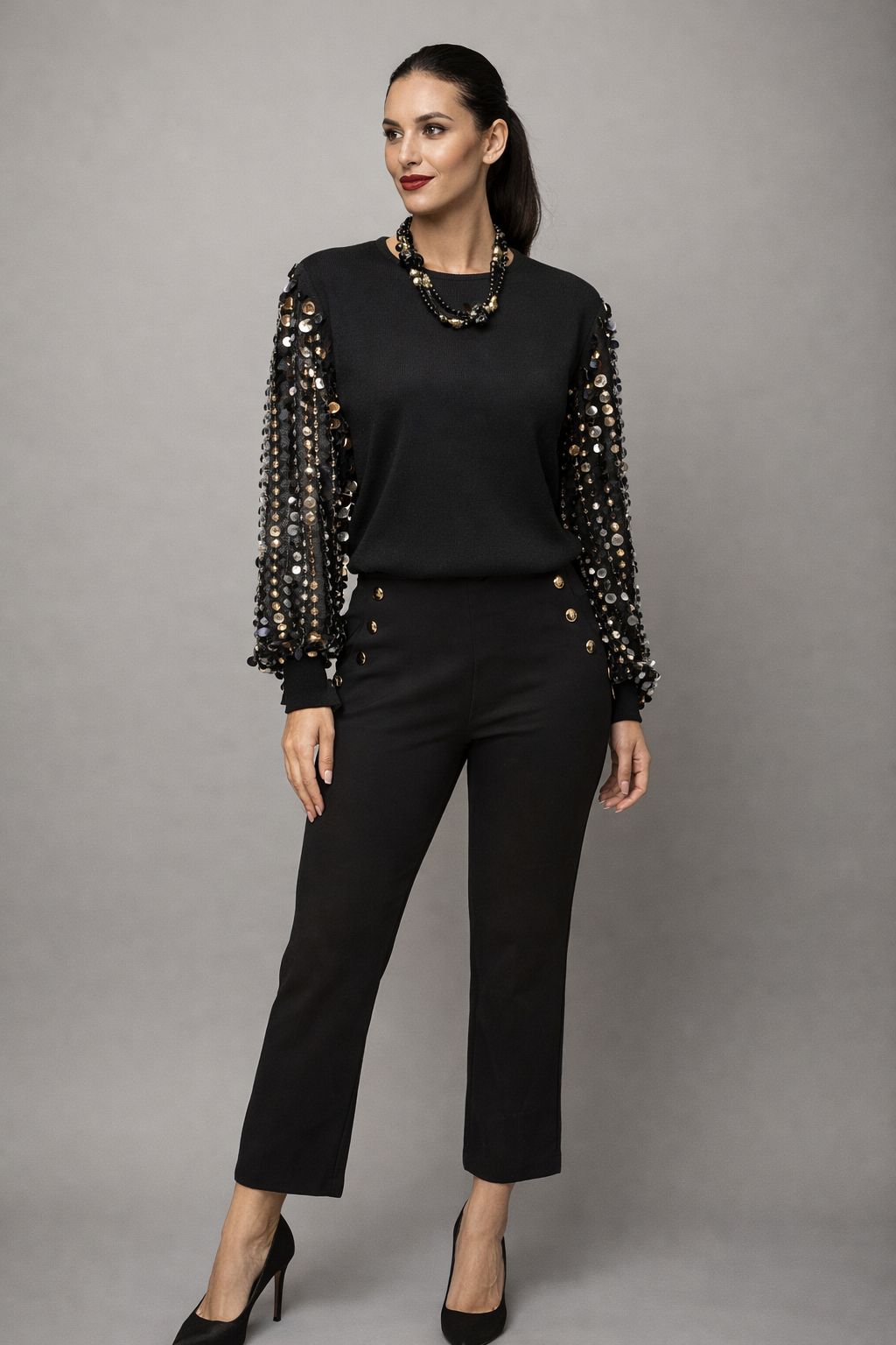 Pantalone con bottoni dorati - immagine 2