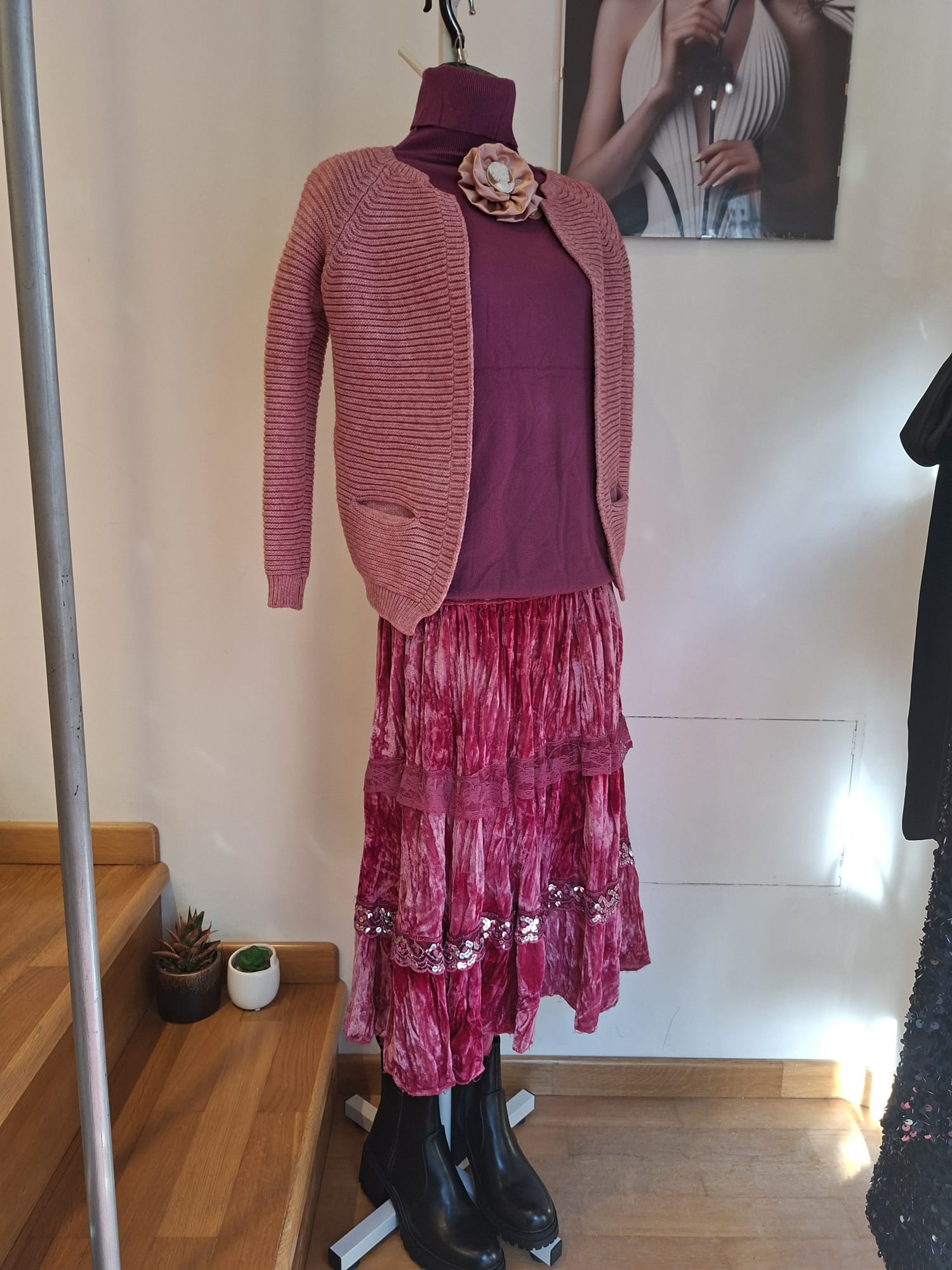 Completo 3 pezzi: Gonna e Maglia con Cardigan Coordinato - immagine 2